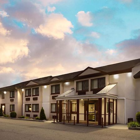 Fairbridge Inn Express Наяк Екстериор снимка