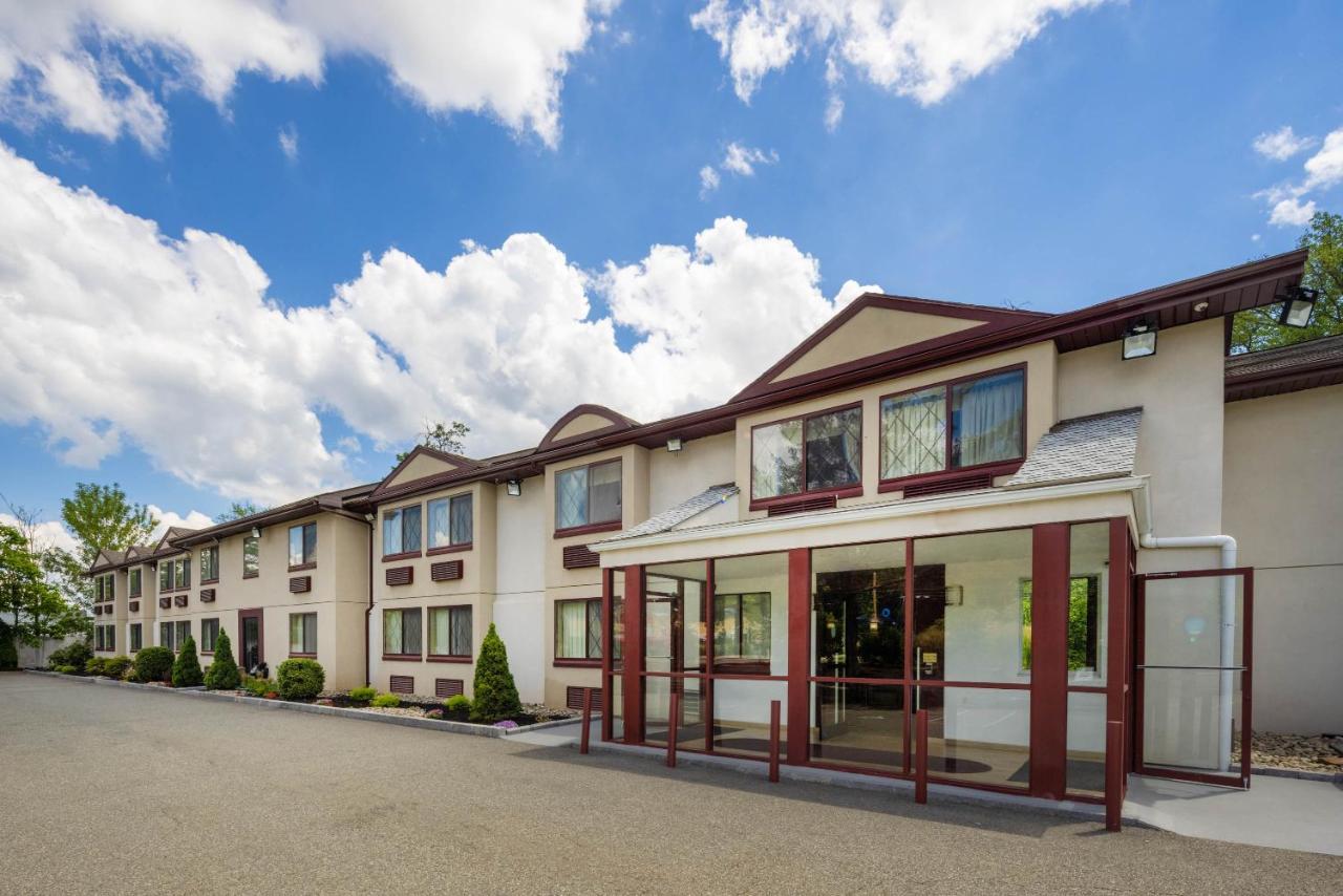Fairbridge Inn Express Наяк Екстериор снимка