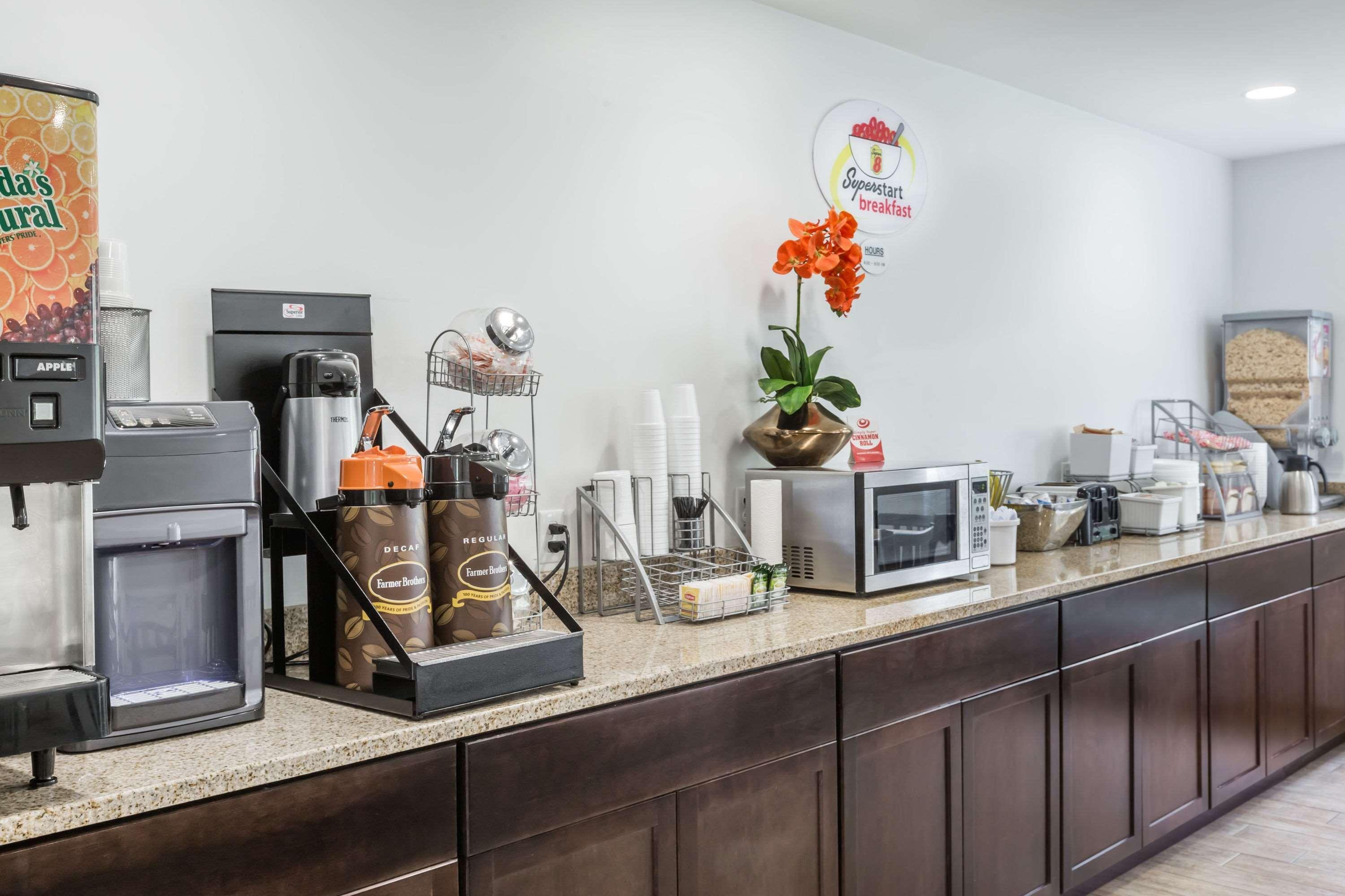 Fairbridge Inn Express Наяк Екстериор снимка