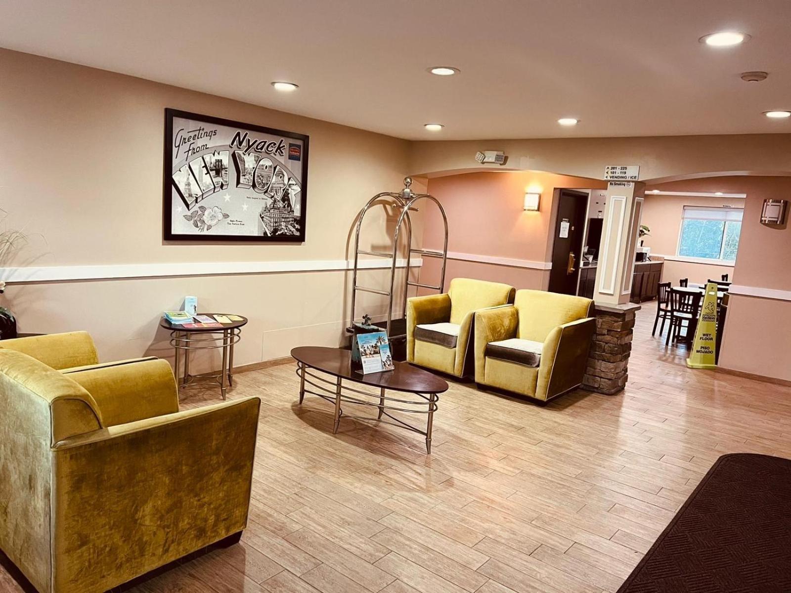 Fairbridge Inn Express Наяк Екстериор снимка